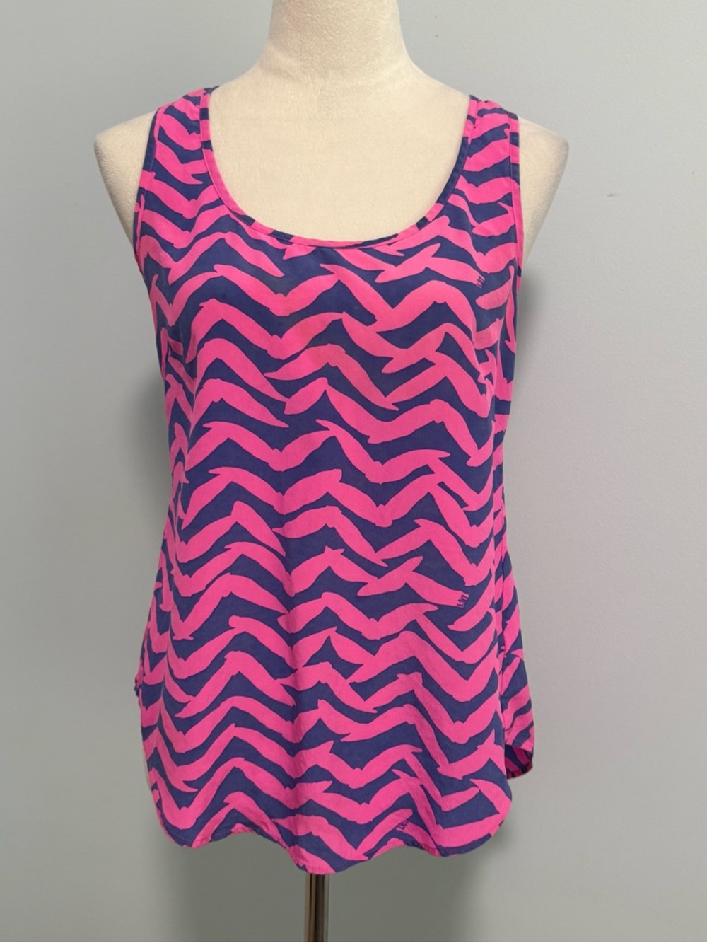 Lilly Pulitzer Tank Top Women S Sassy Pink Blue Silk Got‎ Lucky Scoop Curved Hem